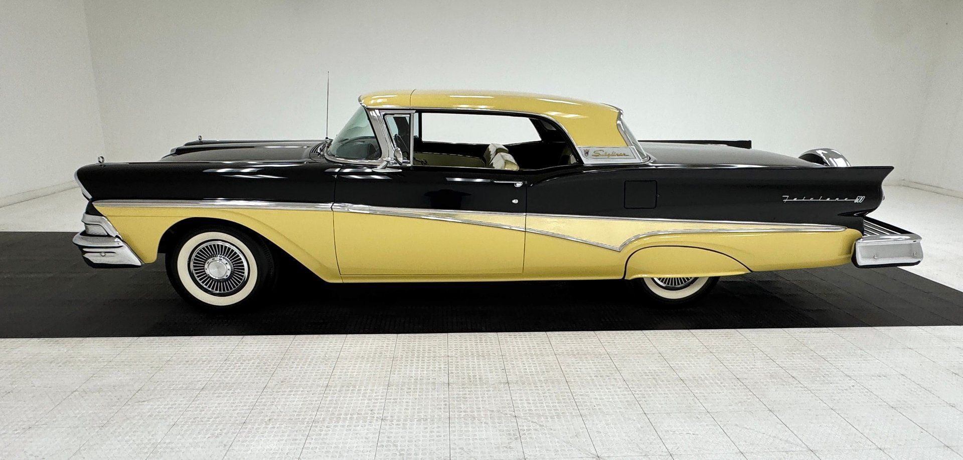 1958 Ford Fairlane 500 Skyliner, foto 2