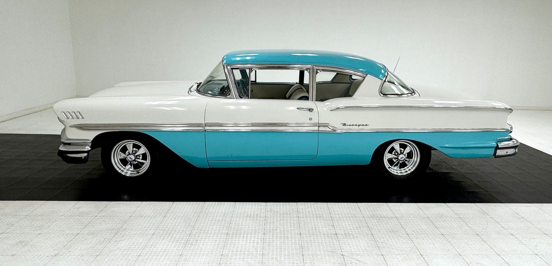 1958 Chevrolet Biscayne 2 Door Sedan, foto 2