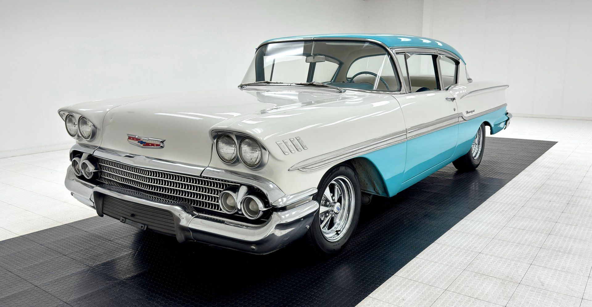 1958 Chevrolet Biscayne 2 Door Sedan, foto 1