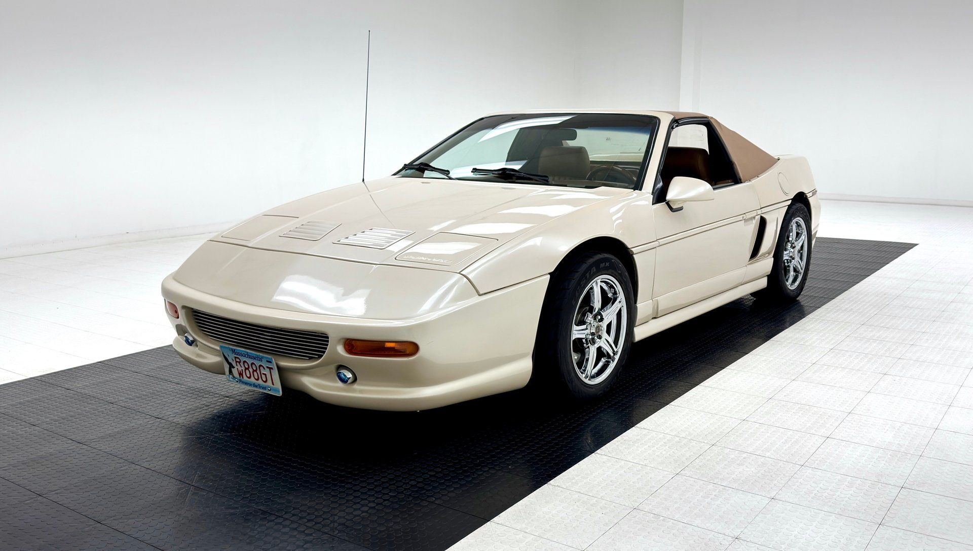 1988 Pontiac Fiero GT Convertible, foto 1