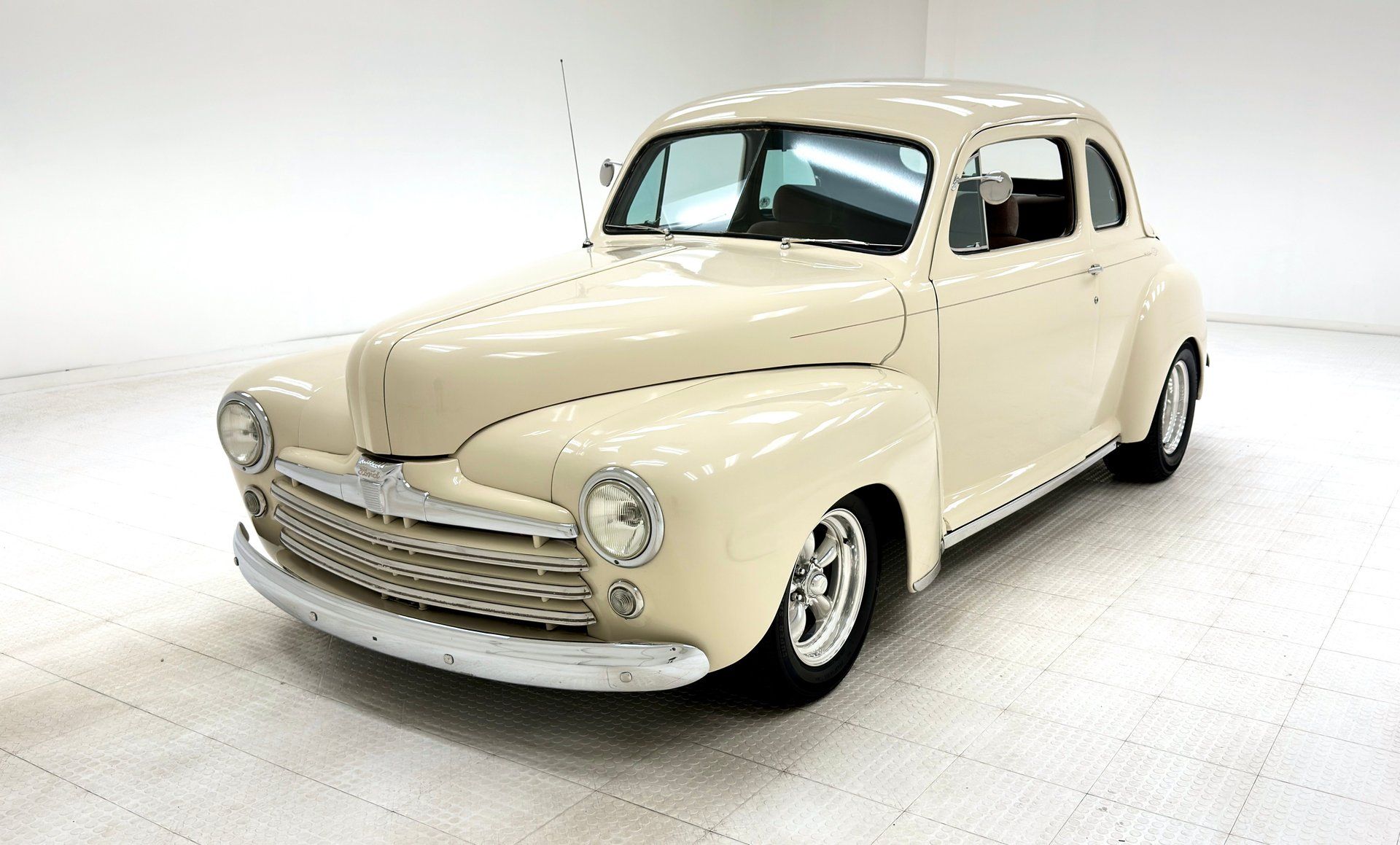 1948 Ford Super Deluxe Coupe, foto 1