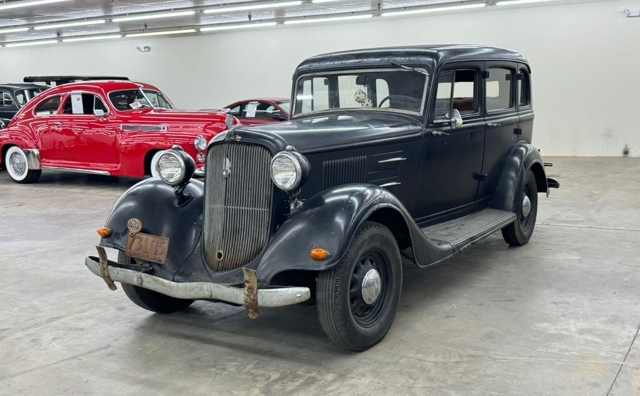 1934 Plymouth PE Deluxe 4-Door Sedan, foto 1