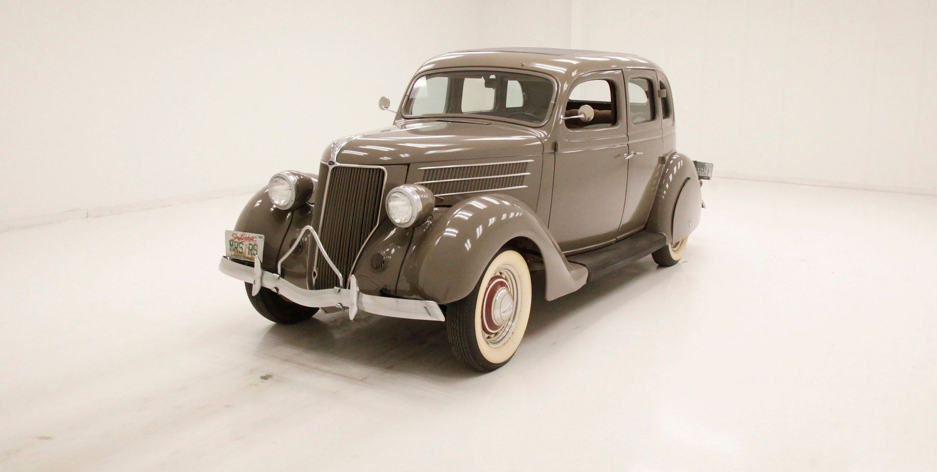 1936 Ford Model 48 Fordor Sedan, foto 1