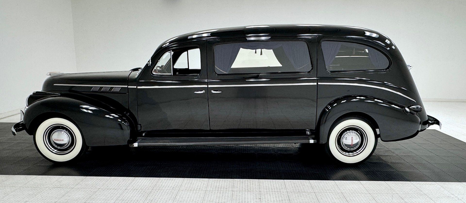 1940 Pontiac Deluxe 8 Silver Streak Superior Hearse, foto 2