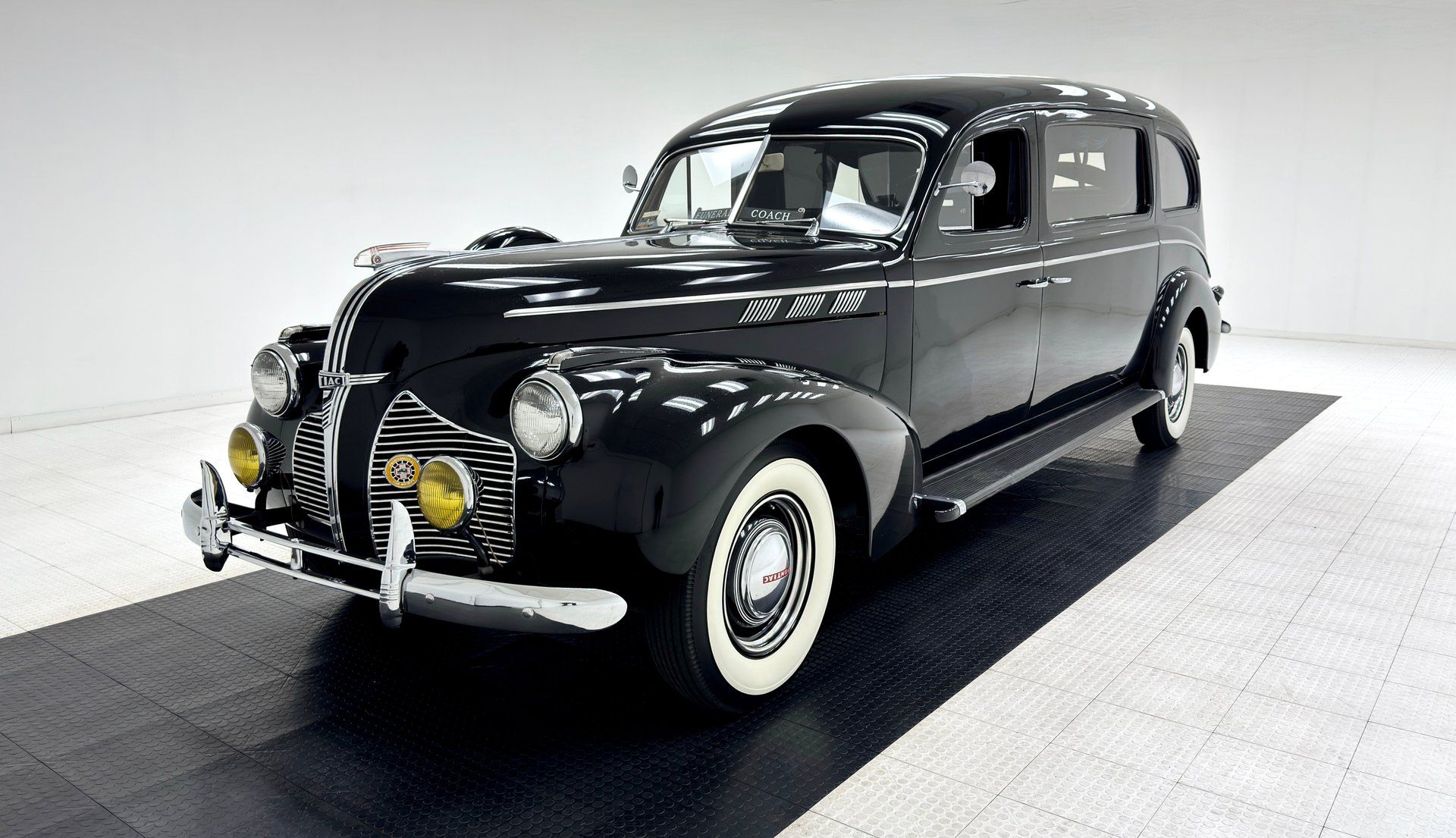 1940 Pontiac Deluxe 8 Silver Streak Superior Hearse, foto 1