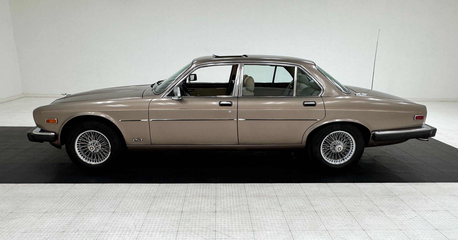 1986 Jaguar XJ6 Vanden Plas, foto 2