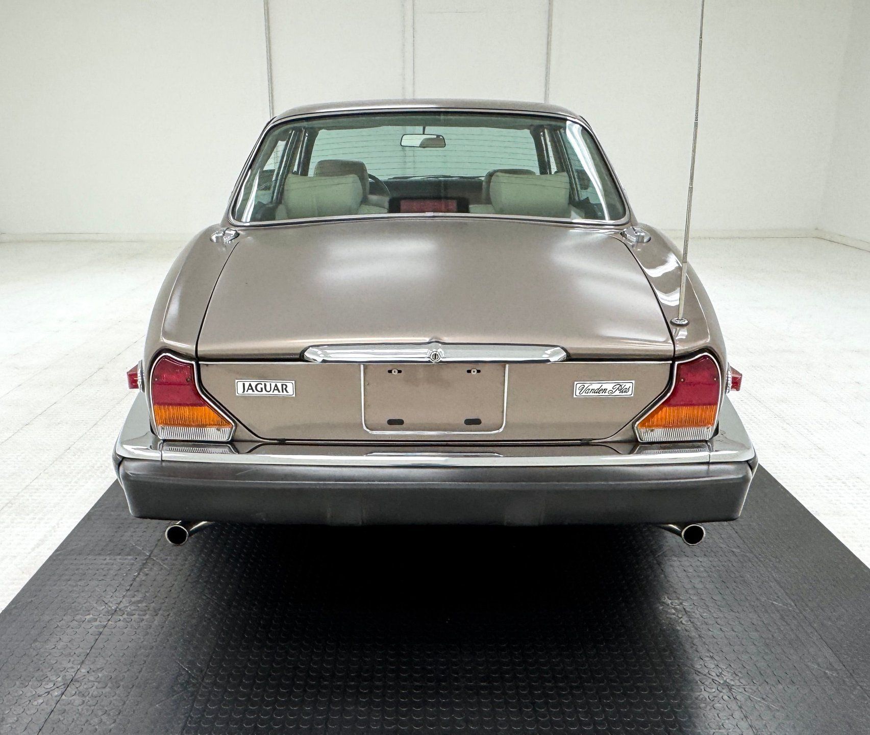 1986 Jaguar XJ6 Vanden Plas, foto 4