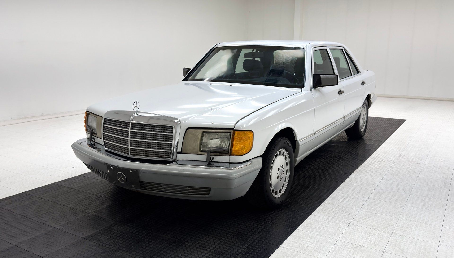 1991 Mercedes-Benz 420SEL 4 Door Sedan, foto 1