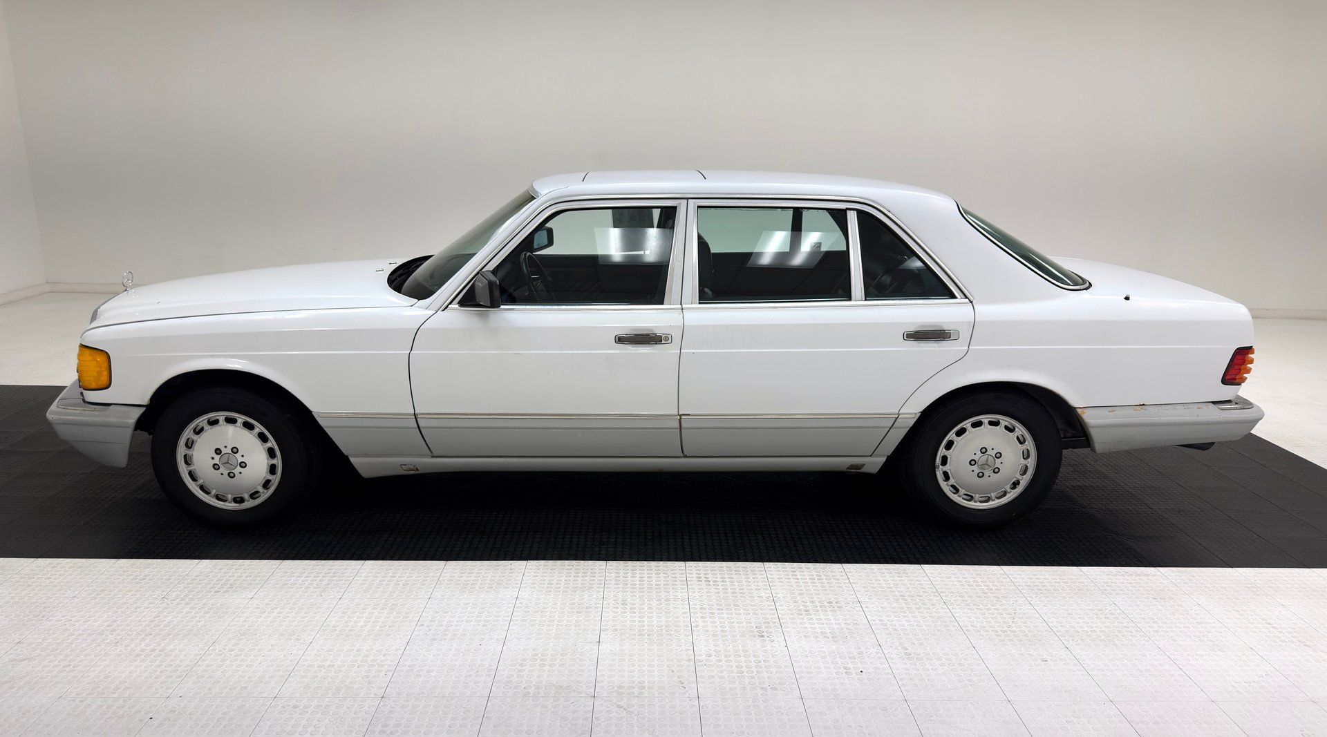 1991 Mercedes-Benz 420SEL 4 Door Sedan, foto 2