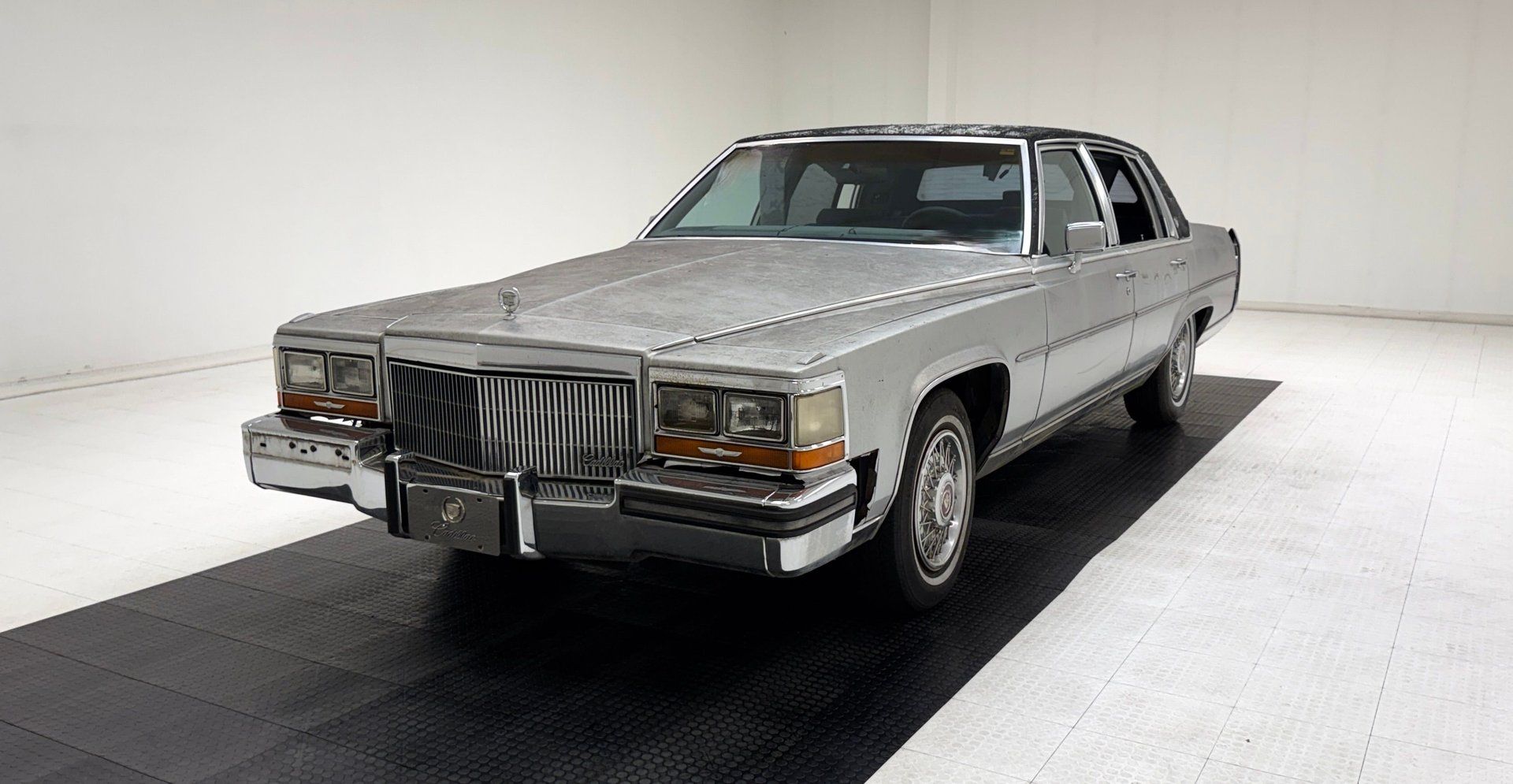 1989 Cadillac Fleetwood Brougham 4 Door Sedan, foto 1