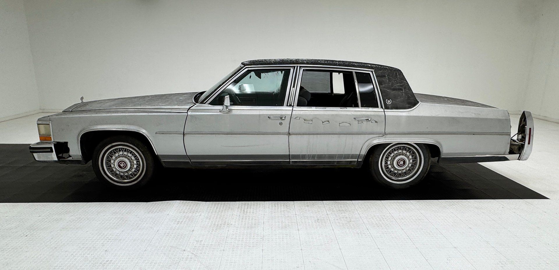 1989 Cadillac Fleetwood Brougham 4 Door Sedan, foto 2