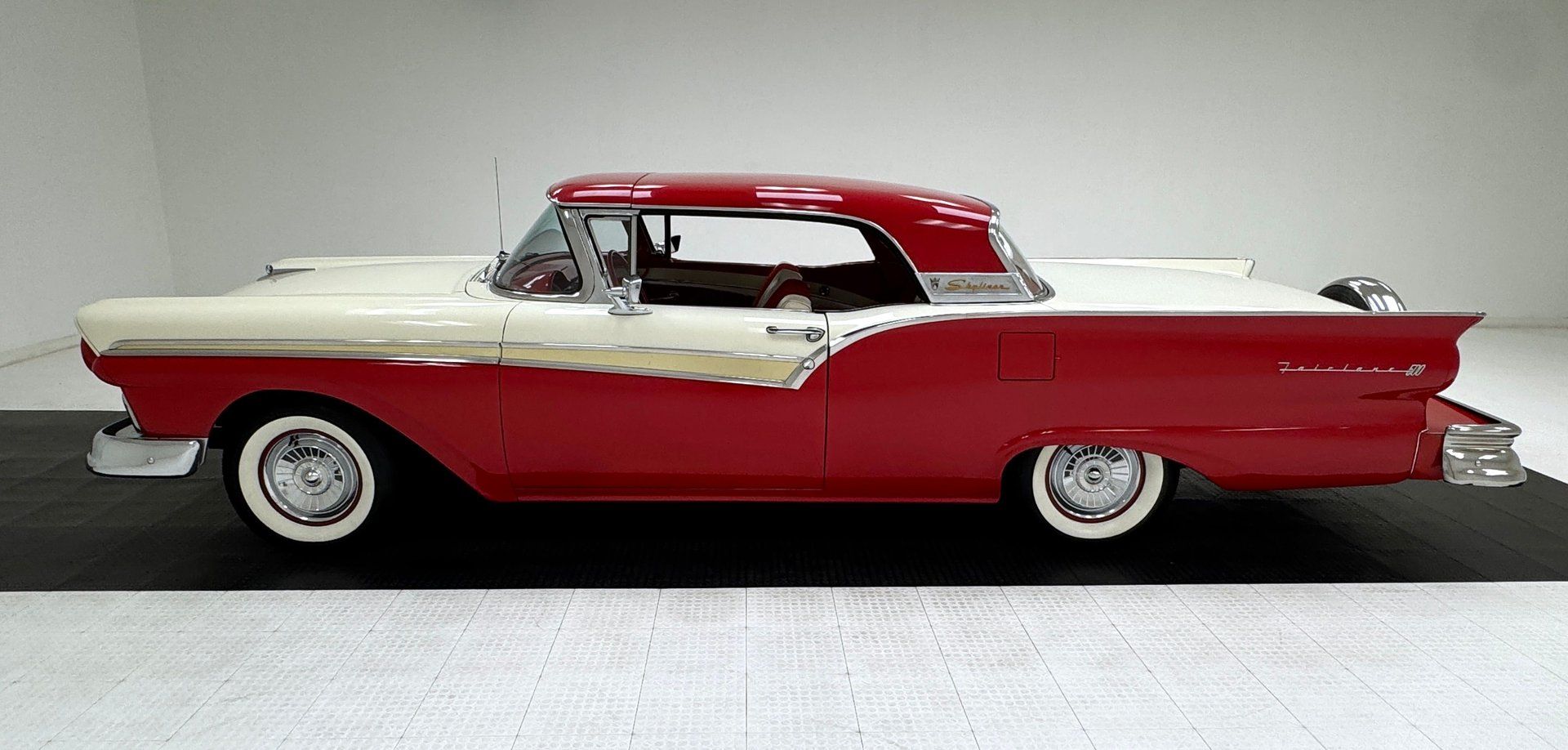1957 Ford Fairlane 500 Skyliner, foto 4