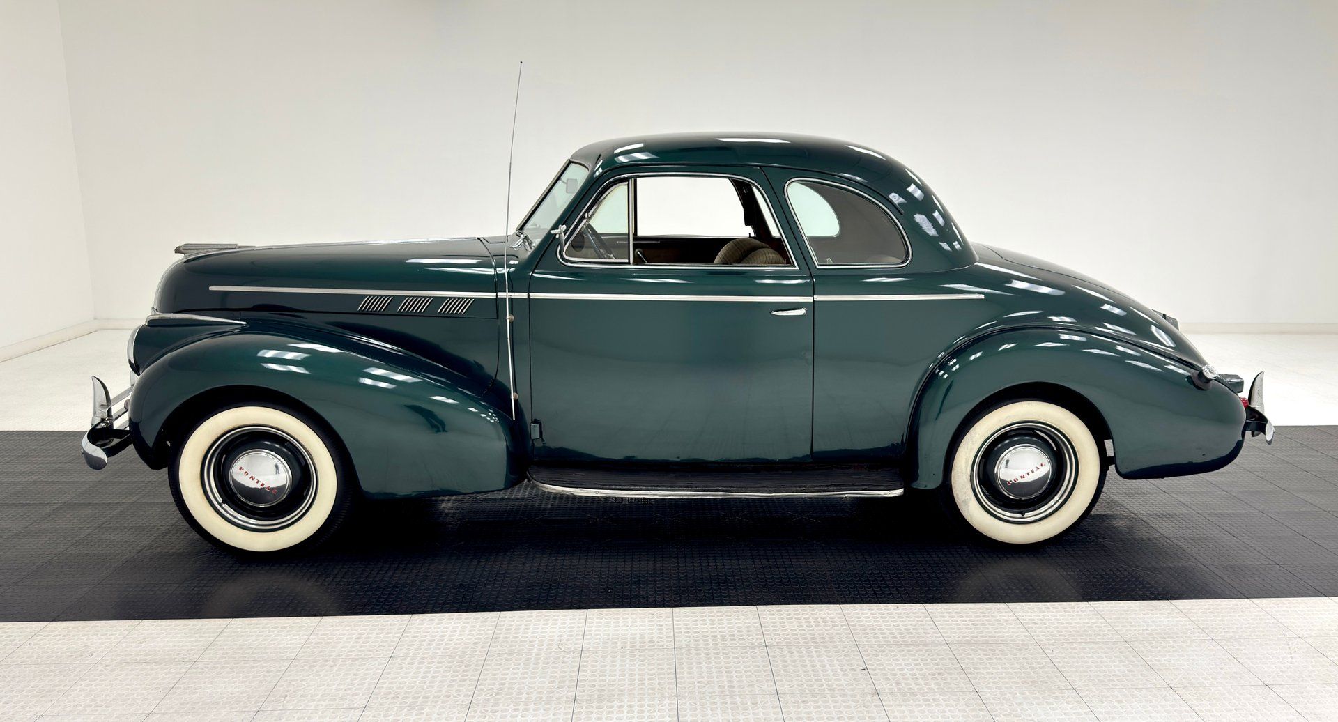 1940 Pontiac Deluxe 6 Series 26 Sport Coupe, foto 2
