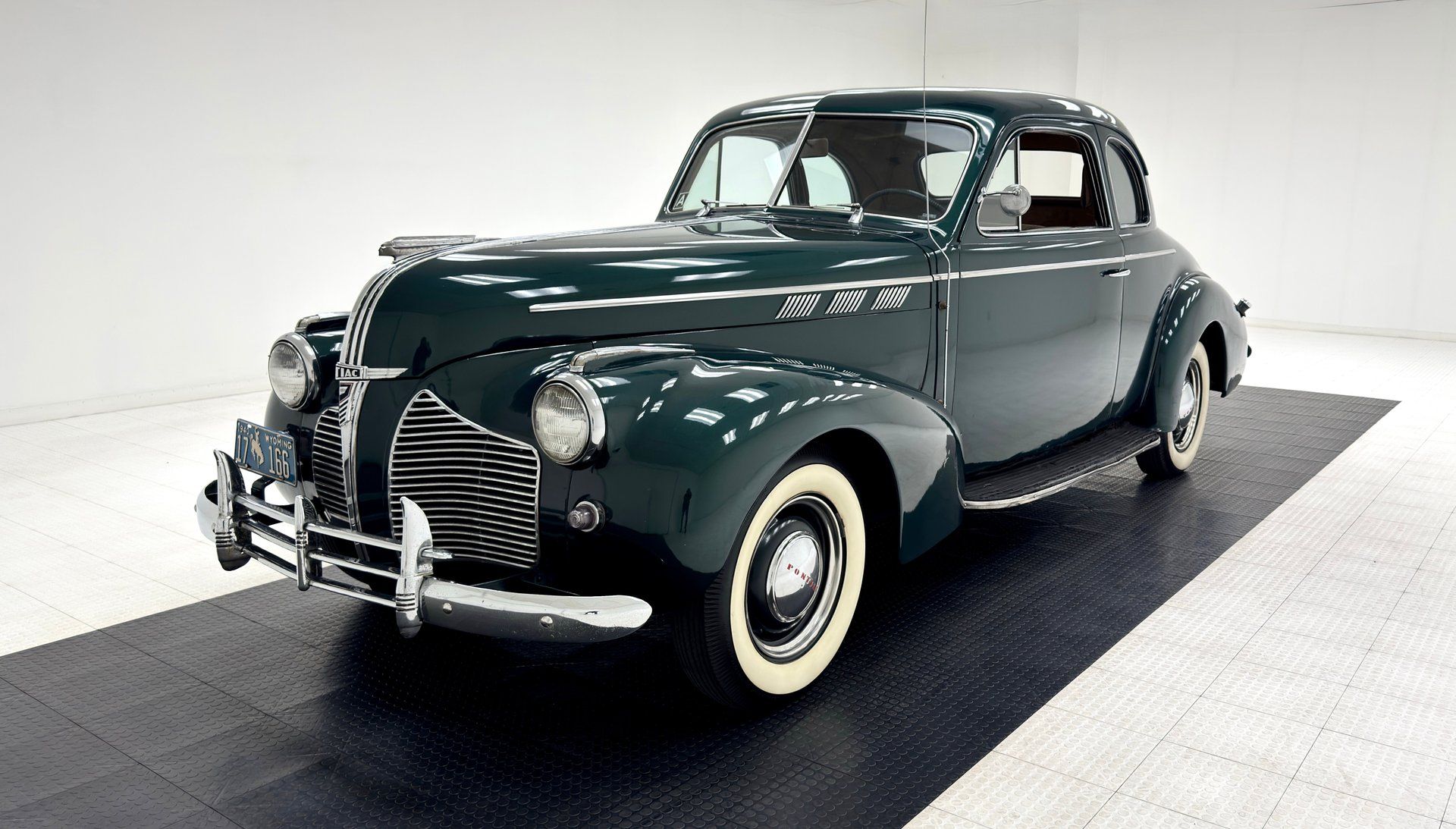1940 Pontiac Deluxe 6 Series 26 Sport Coupe, foto 1