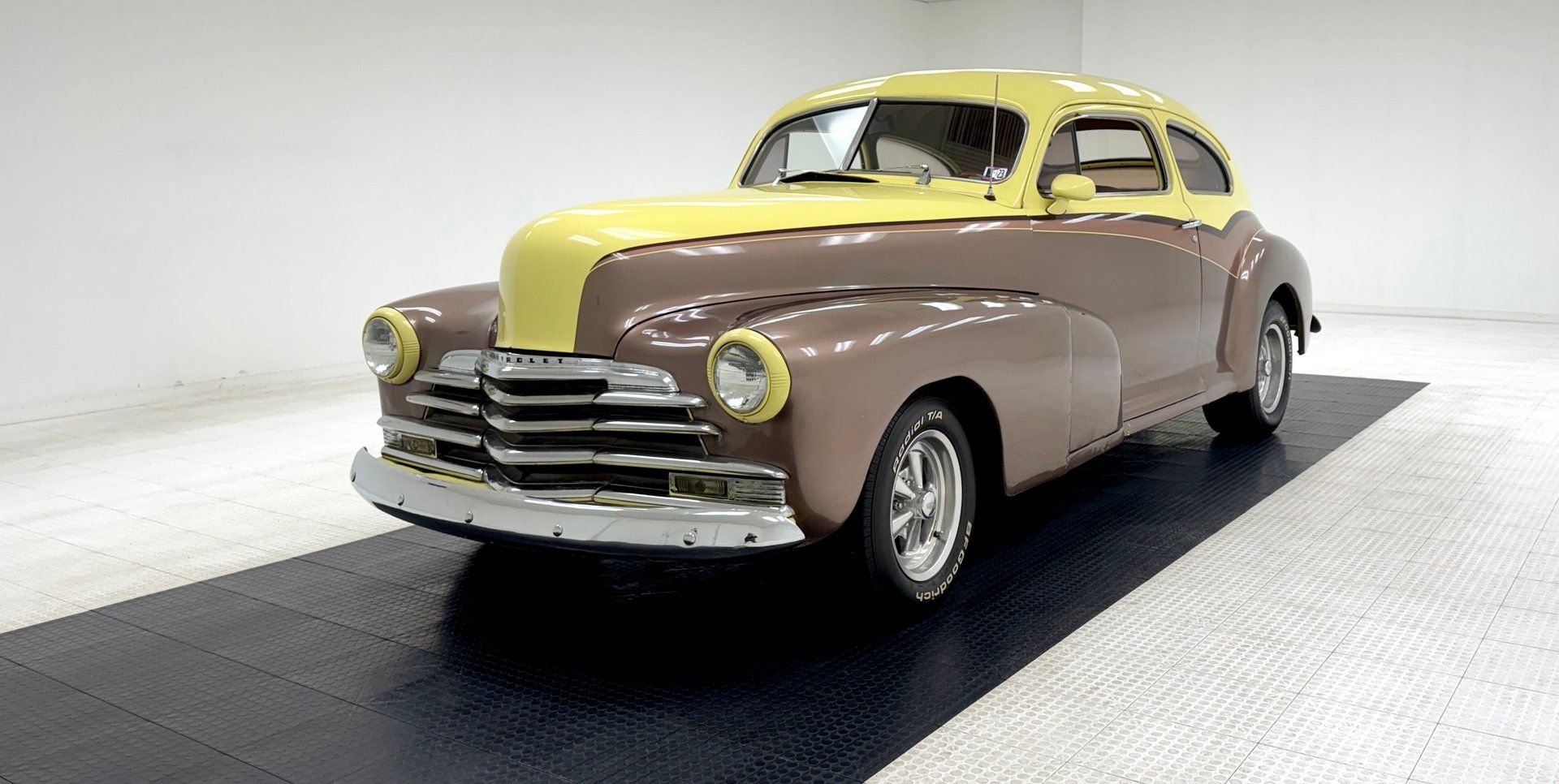 1947 Chevrolet Fleetline Aero Sedan, foto 1