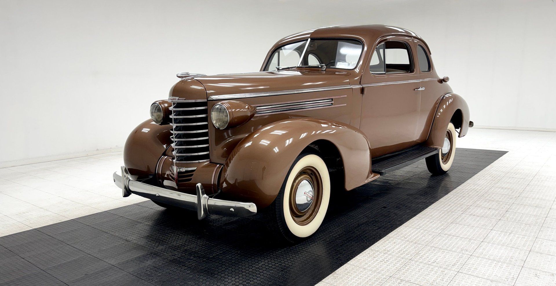 1937 Oldsmobile F37 6 Series Business Coupe, foto 1
