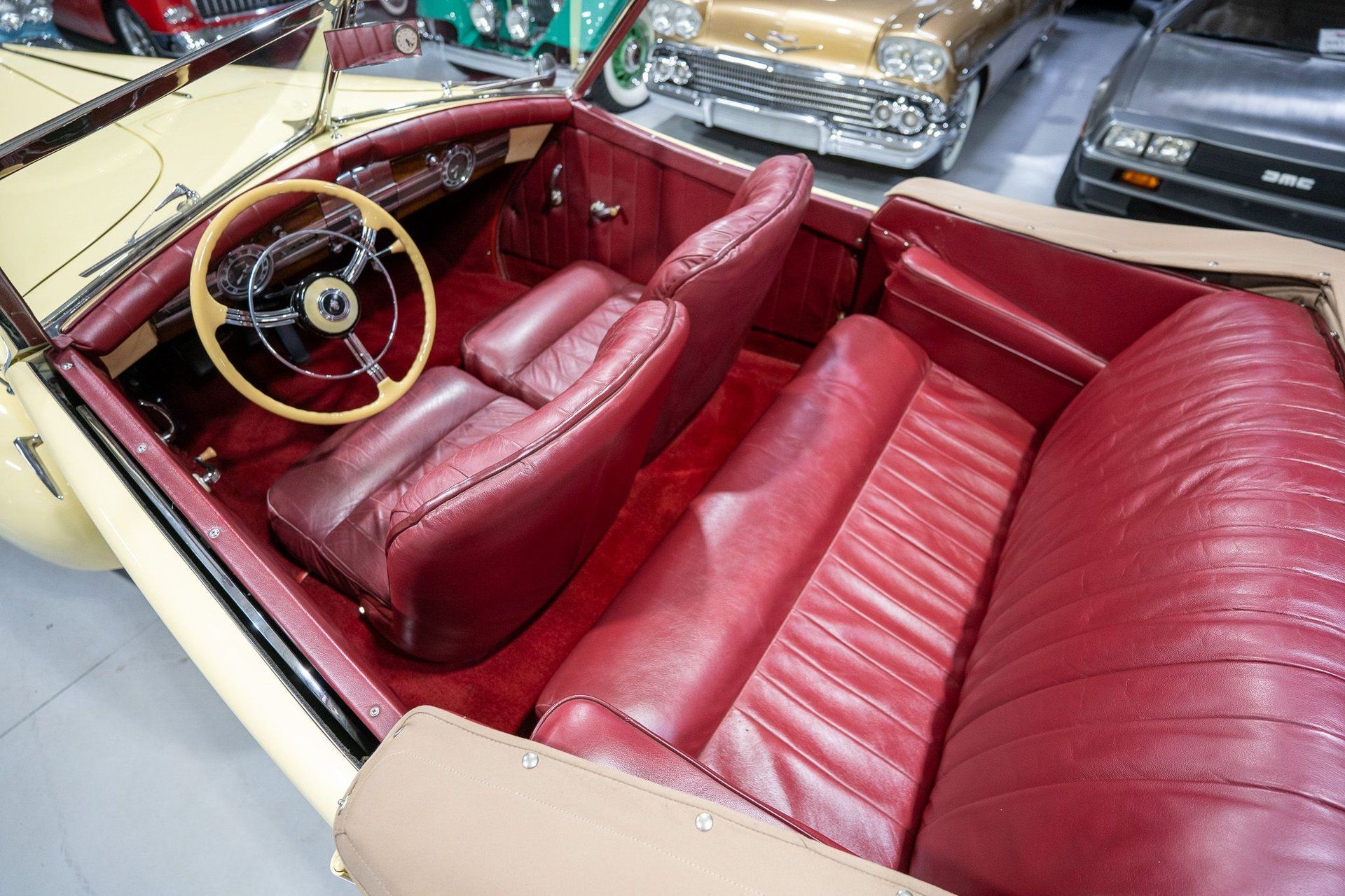 1939 Packard Series 1701 One-Twenty Darrin, foto 2