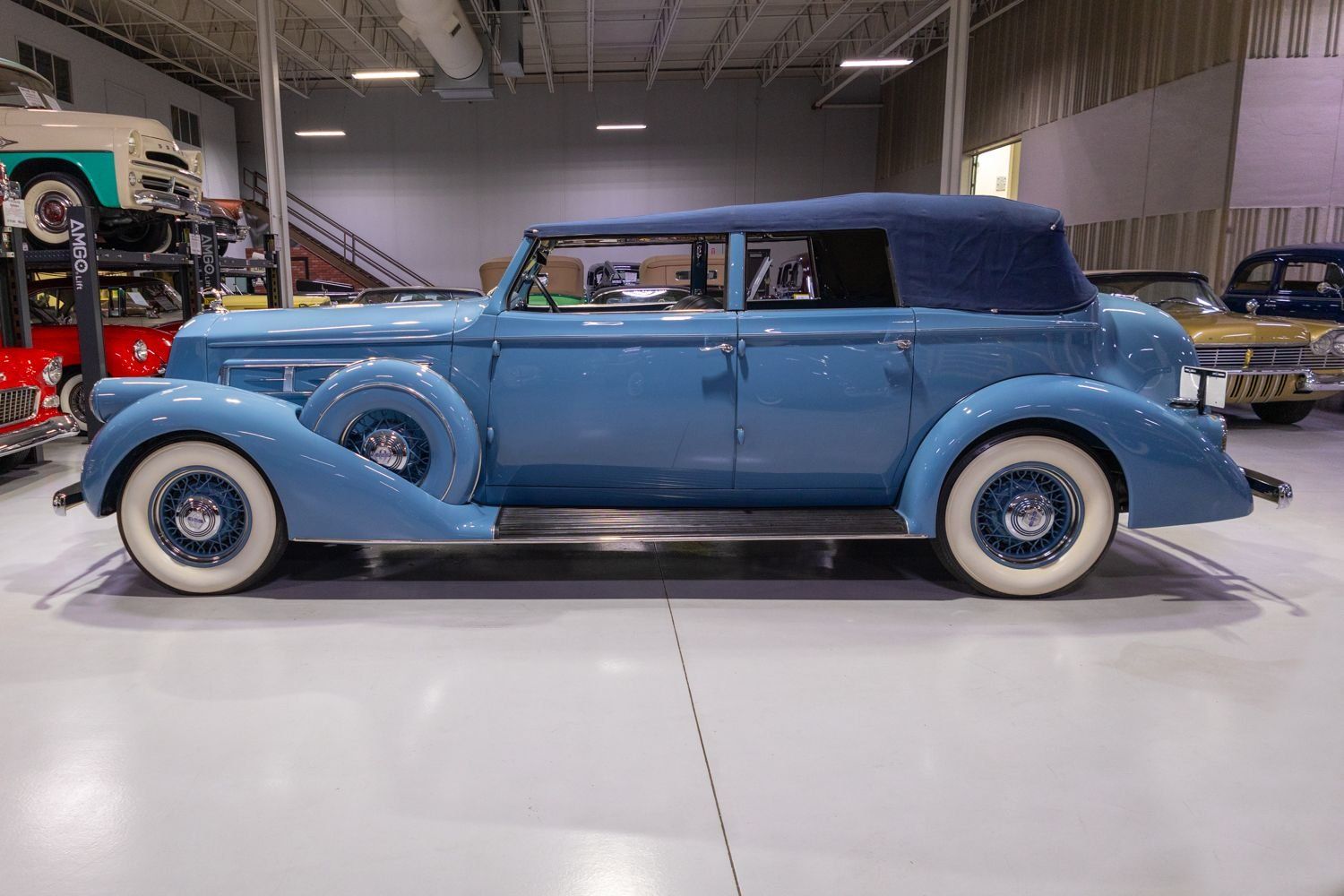 1936 Pierce-Arrow Deluxe 8 Convertible Sedan, foto 2