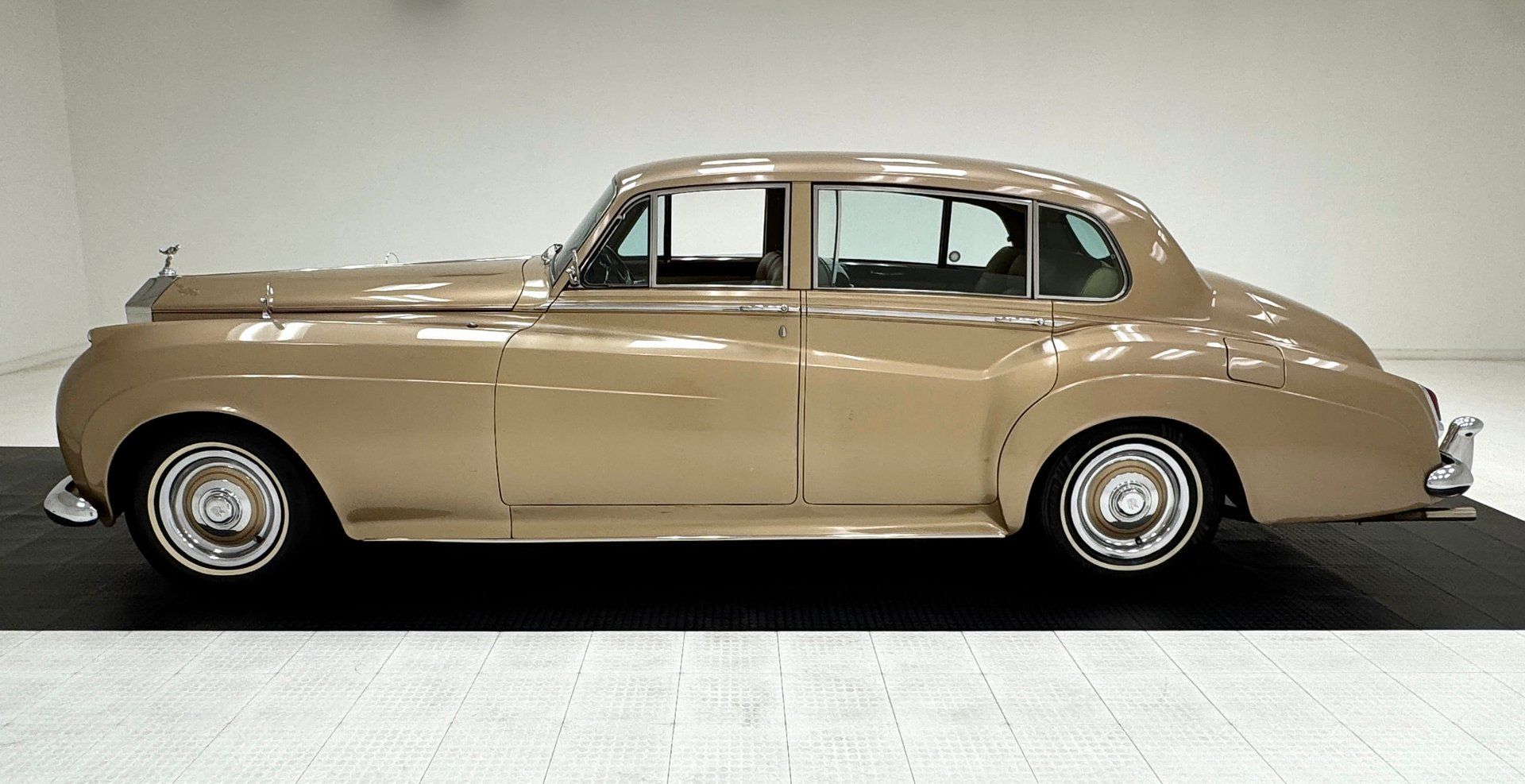 1965 Rolls-Royce Silver Cloud II LWB Saloon, foto 2