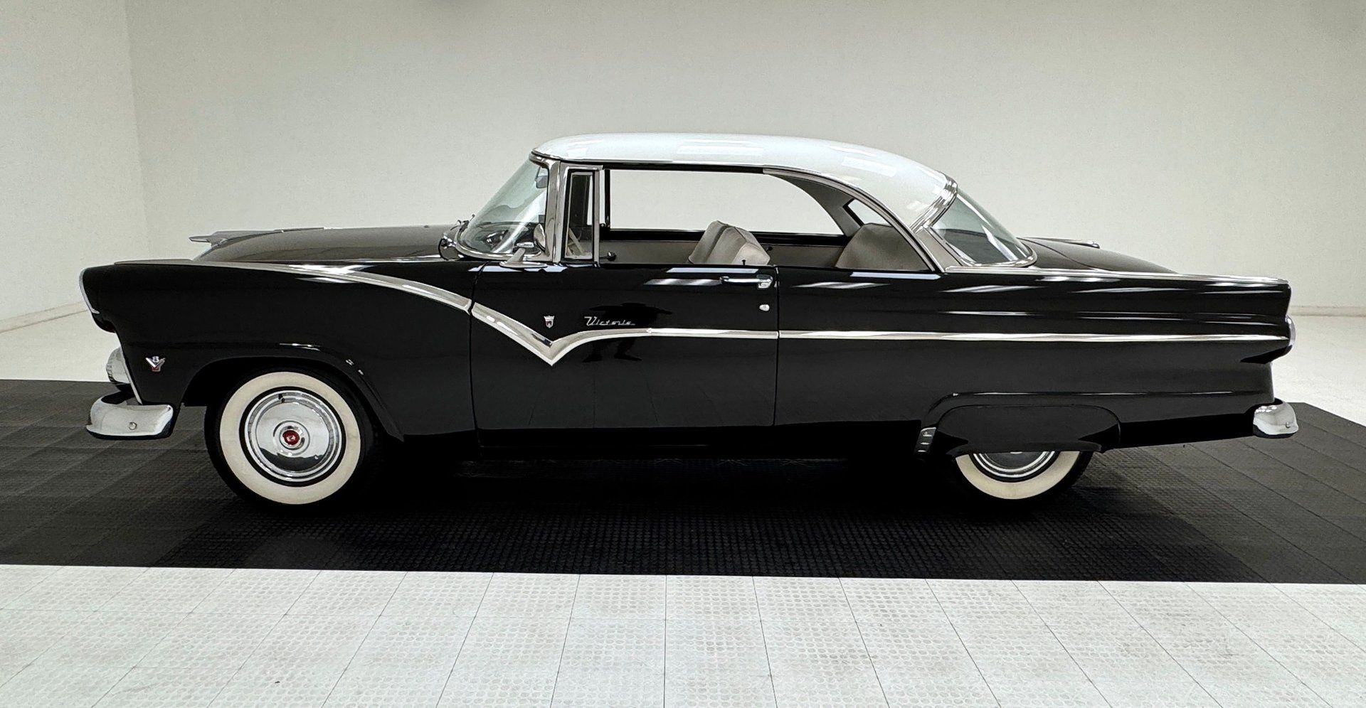 1955 Ford Fairlane Victoria, foto 2