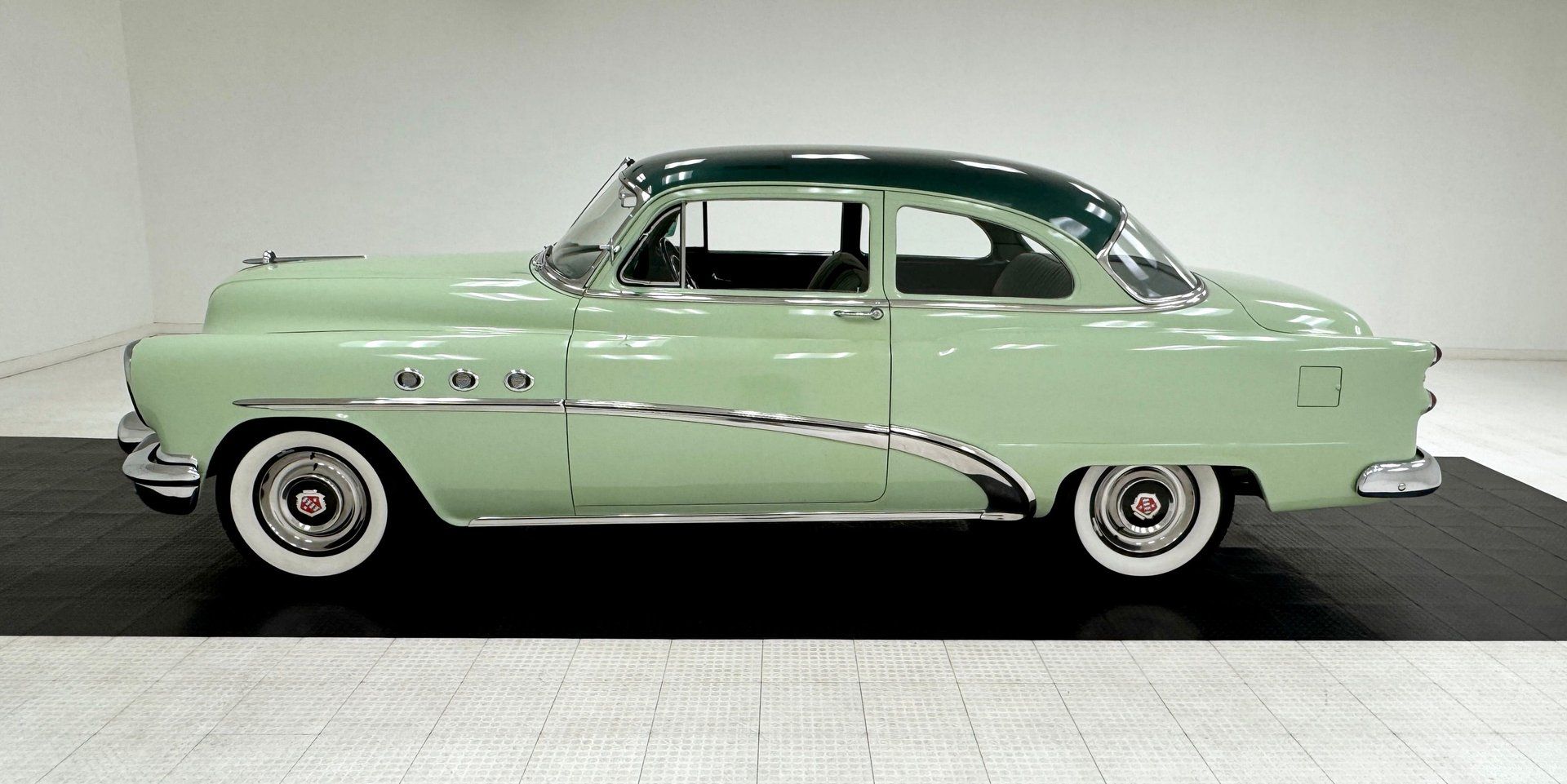 1953 Buick Special Deluxe 2 Door Sedan, foto 2