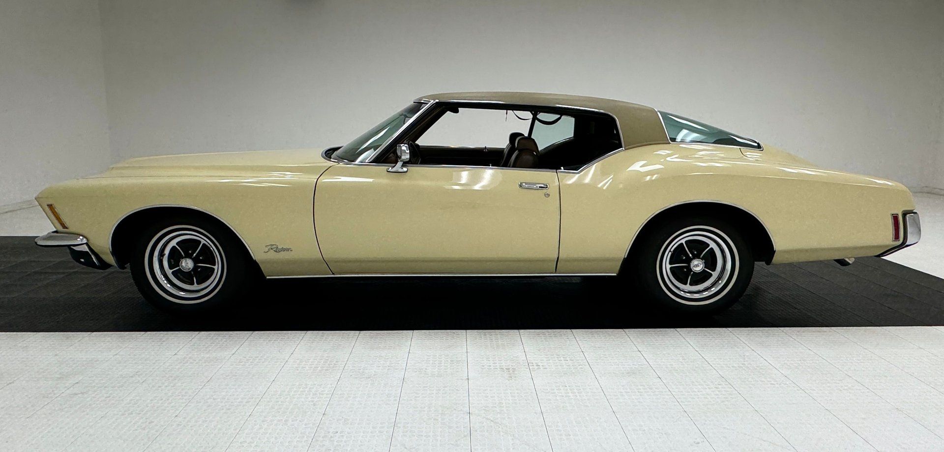 1971 Buick Riviera Hardtop, foto 2