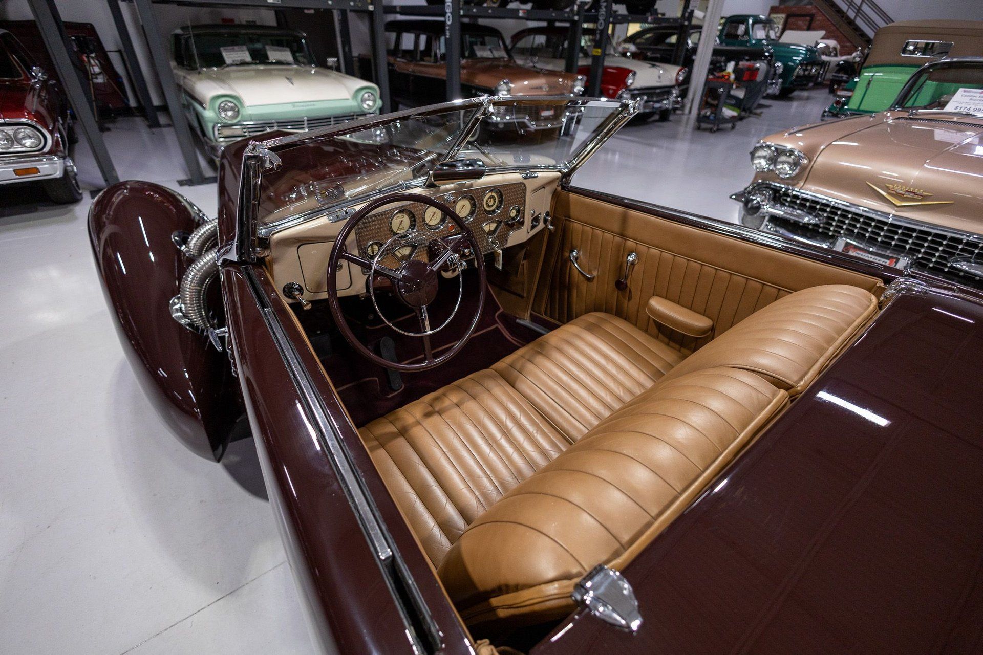 1937 Cord 812 Supercharged "Sportsman" Cabriolet, foto 2