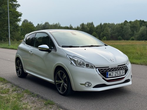 2014 Peugeot 208 GTi à vendre (picture 1 of 138)