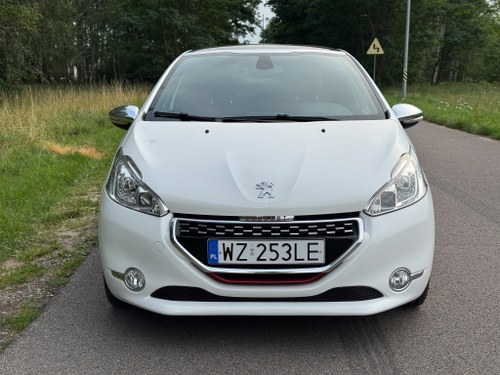 2014 Peugeot 208 GTi à vendre (picture 2 of 138)