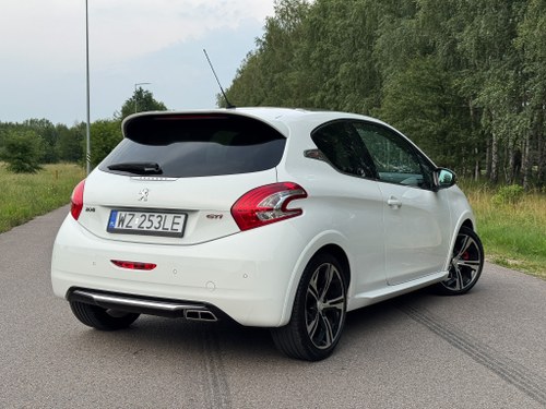 2014 Peugeot 208 GTi à vendre (picture 4 of 138)