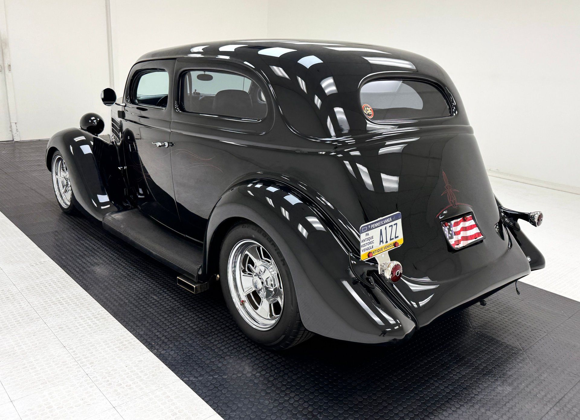 1935 Ford 48 Deluxe Tudor Sedan, foto 3
