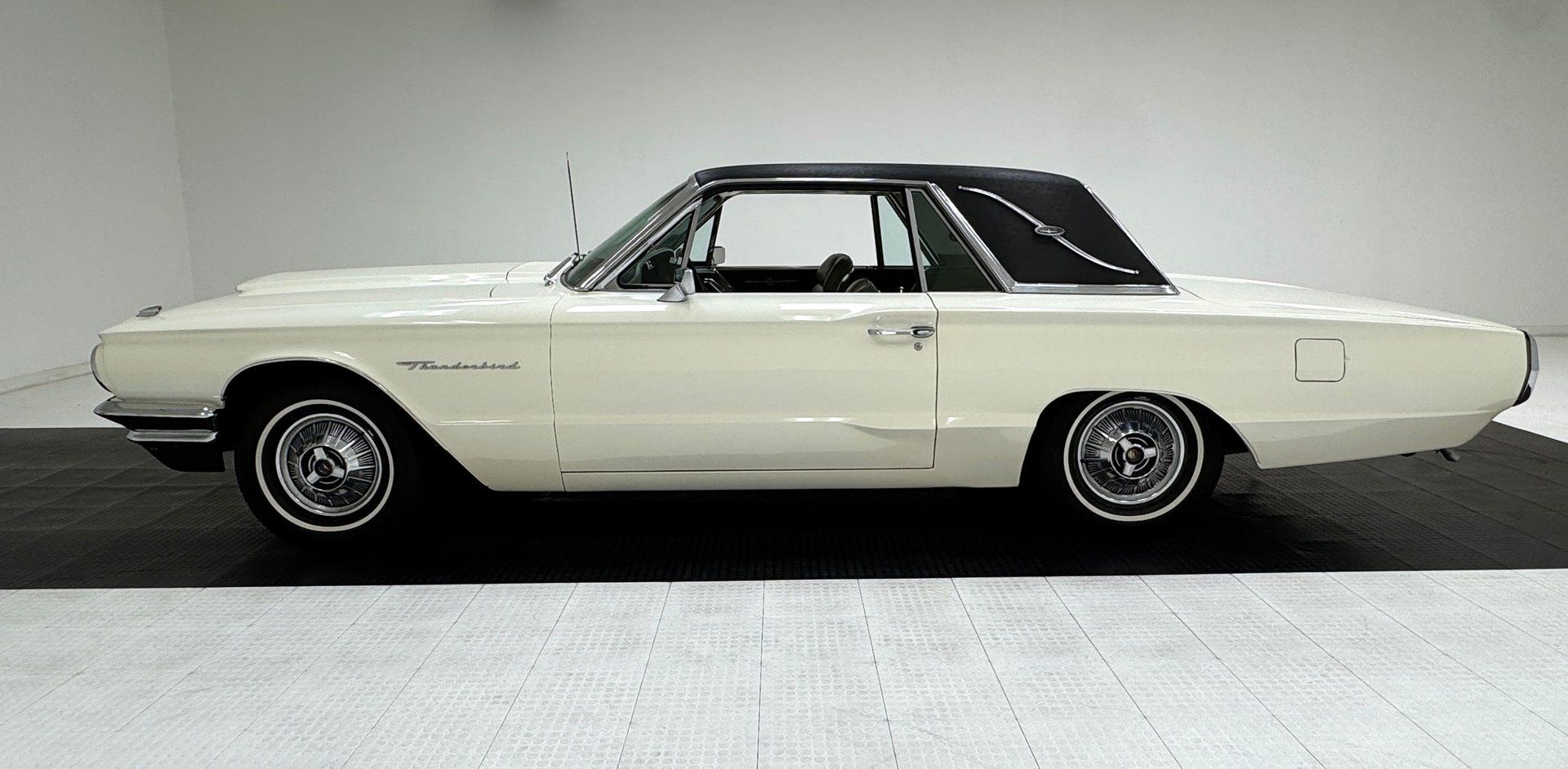 1964 Ford Thunderbird Landau Hardtop, foto 2
