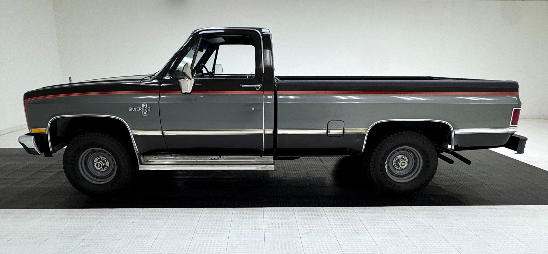 1986 Chevrolet C10 Silverado 4x2 Long Bed Pickup, foto 2