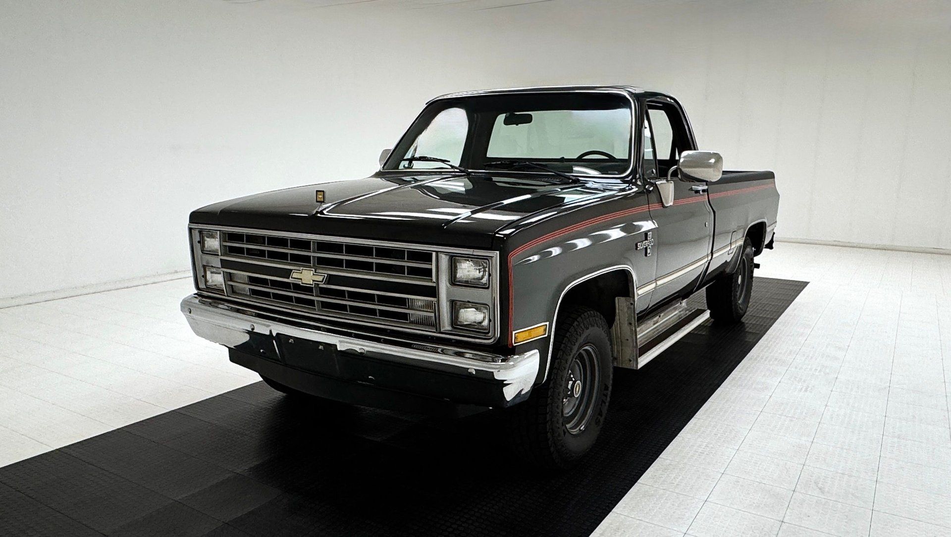 1986 Chevrolet C10 Silverado 4x2 Long Bed Pickup, foto 1