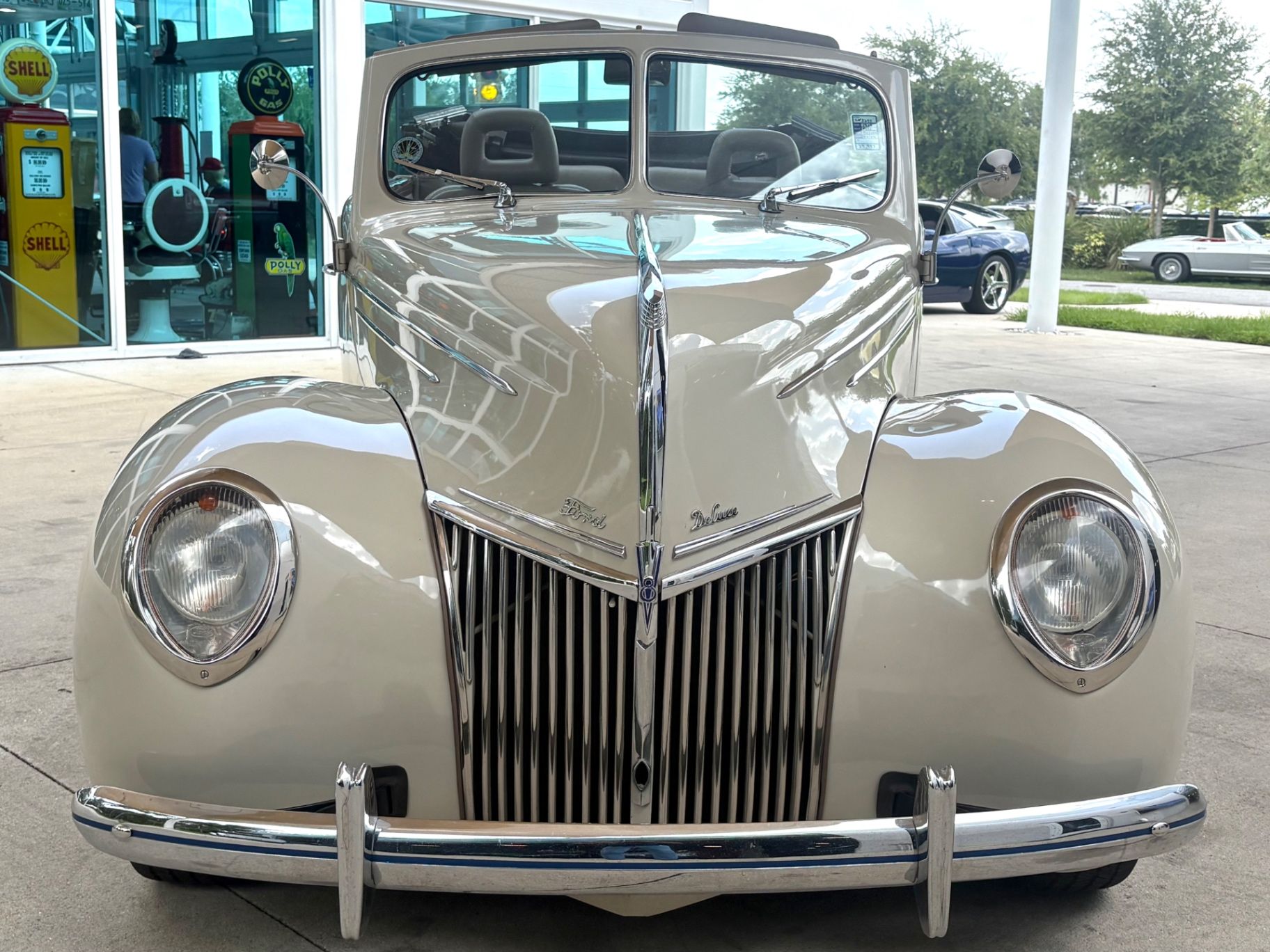 1939 Ford Deluxe Convertible Sedan, foto 2