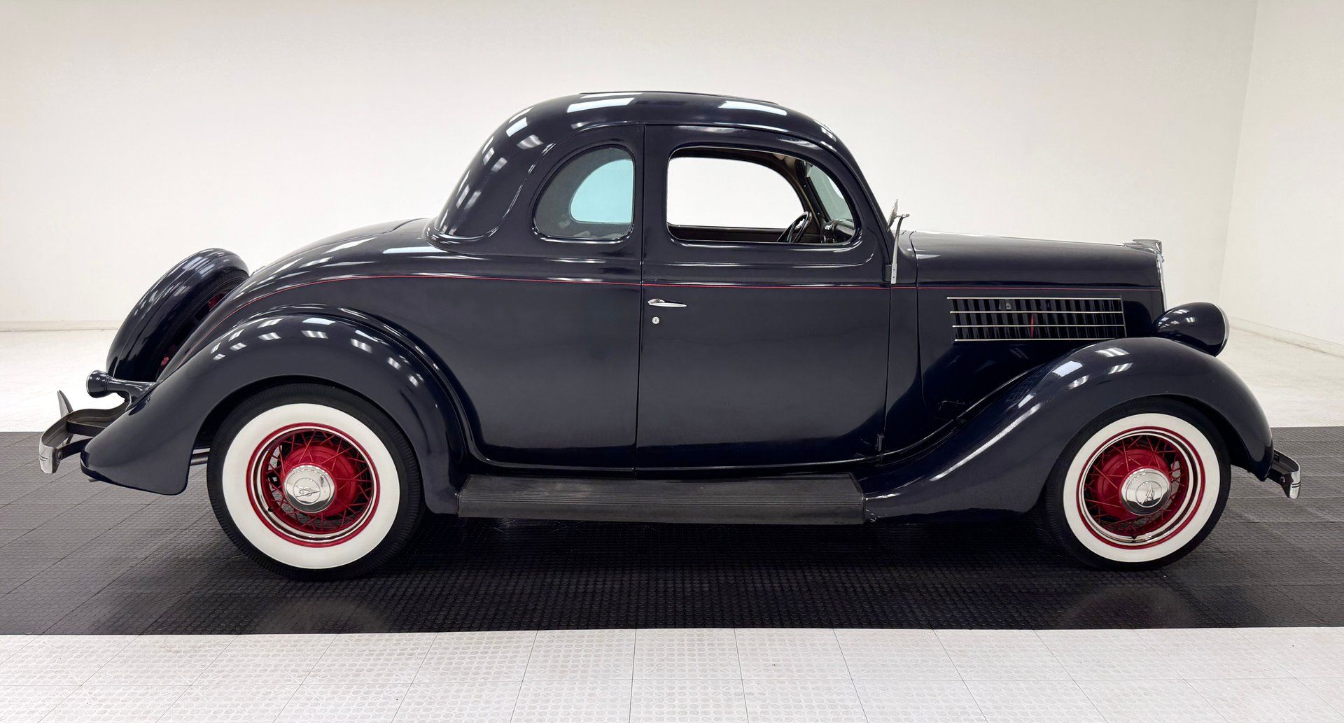 1935 Ford Model 48 V8 Series 5 Window Coupe, foto 6