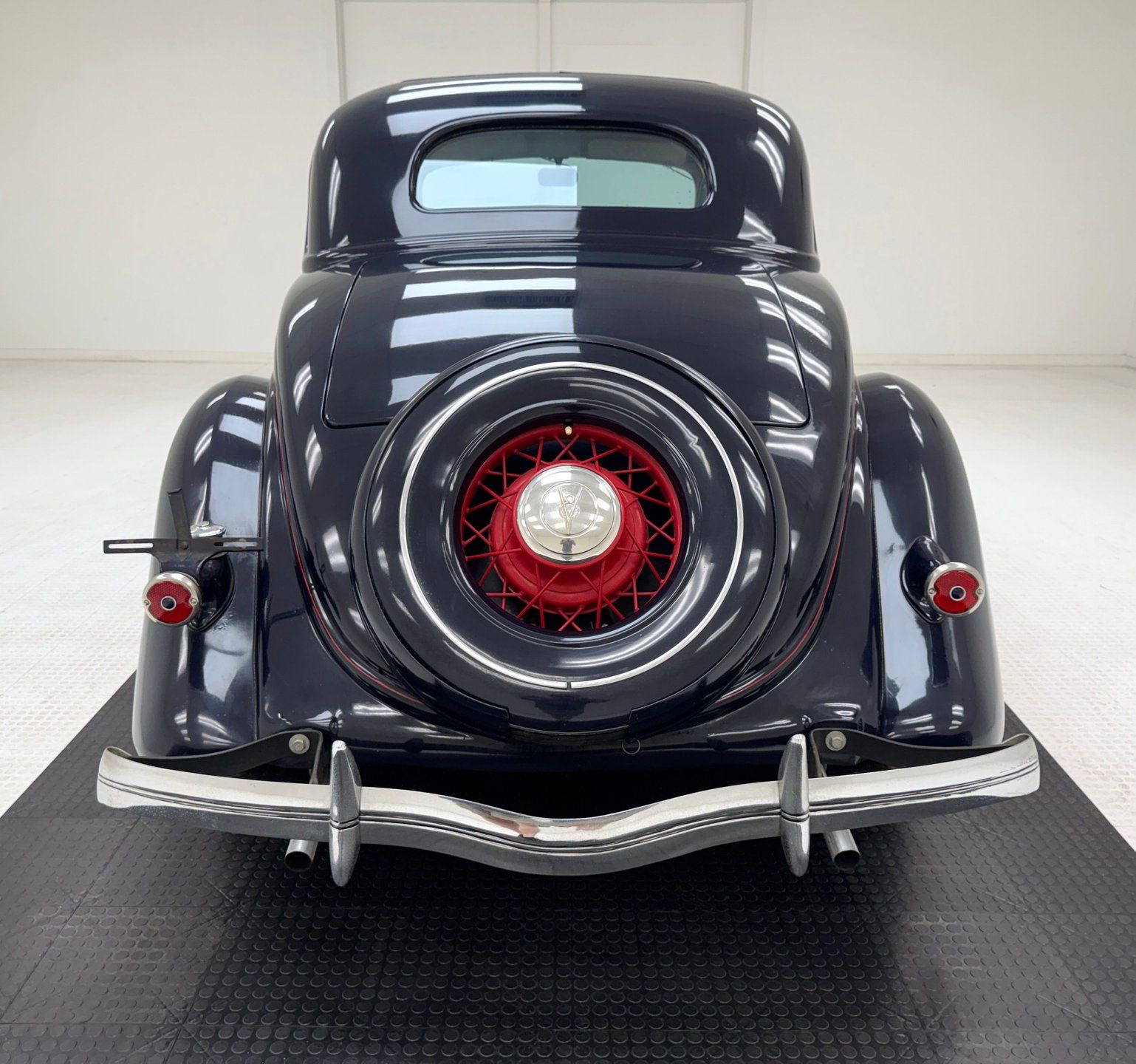 1935 Ford Model 48 V8 Series 5 Window Coupe, foto 4