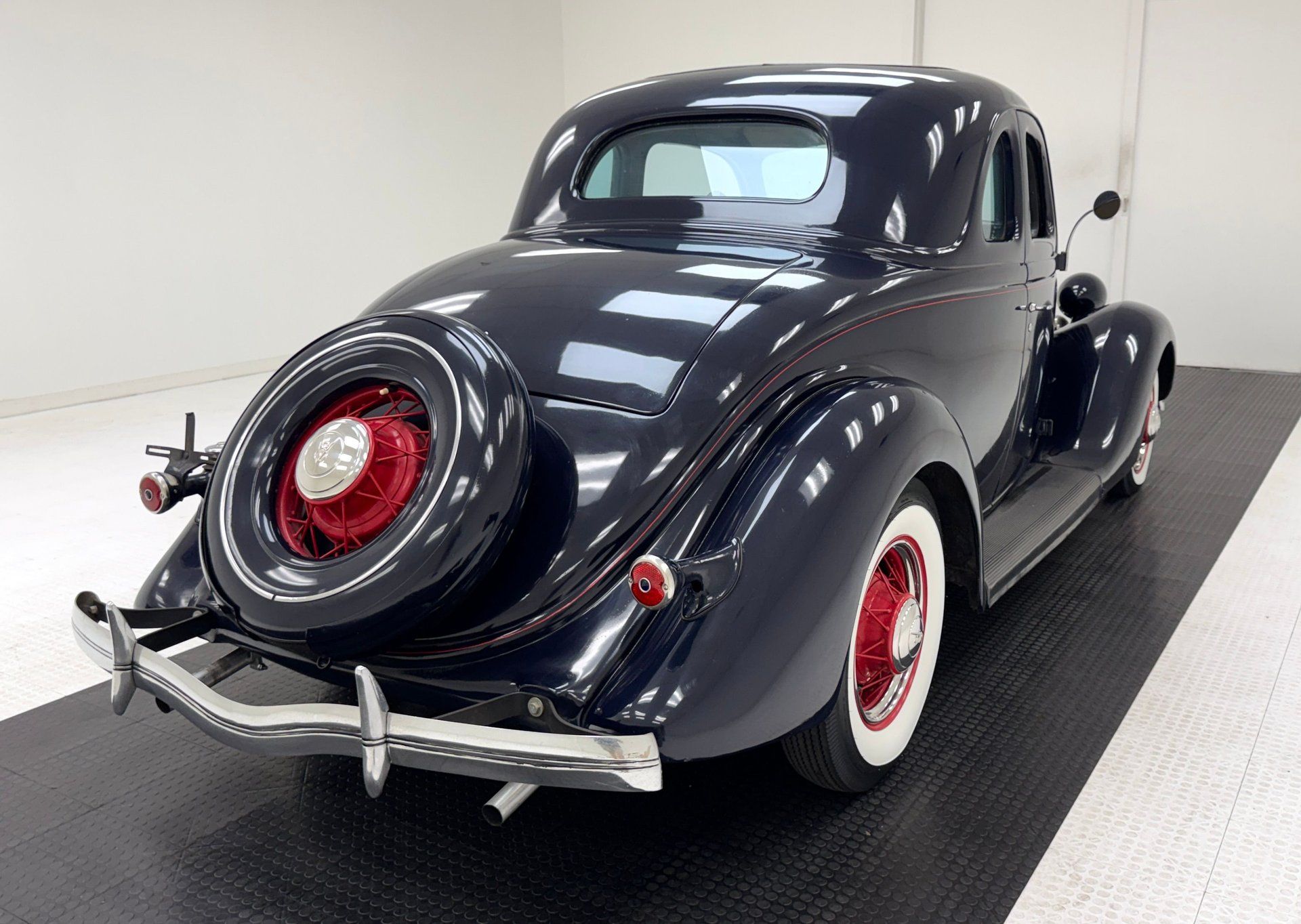 1935 Ford Model 48 V8 Series 5 Window Coupe, foto 5