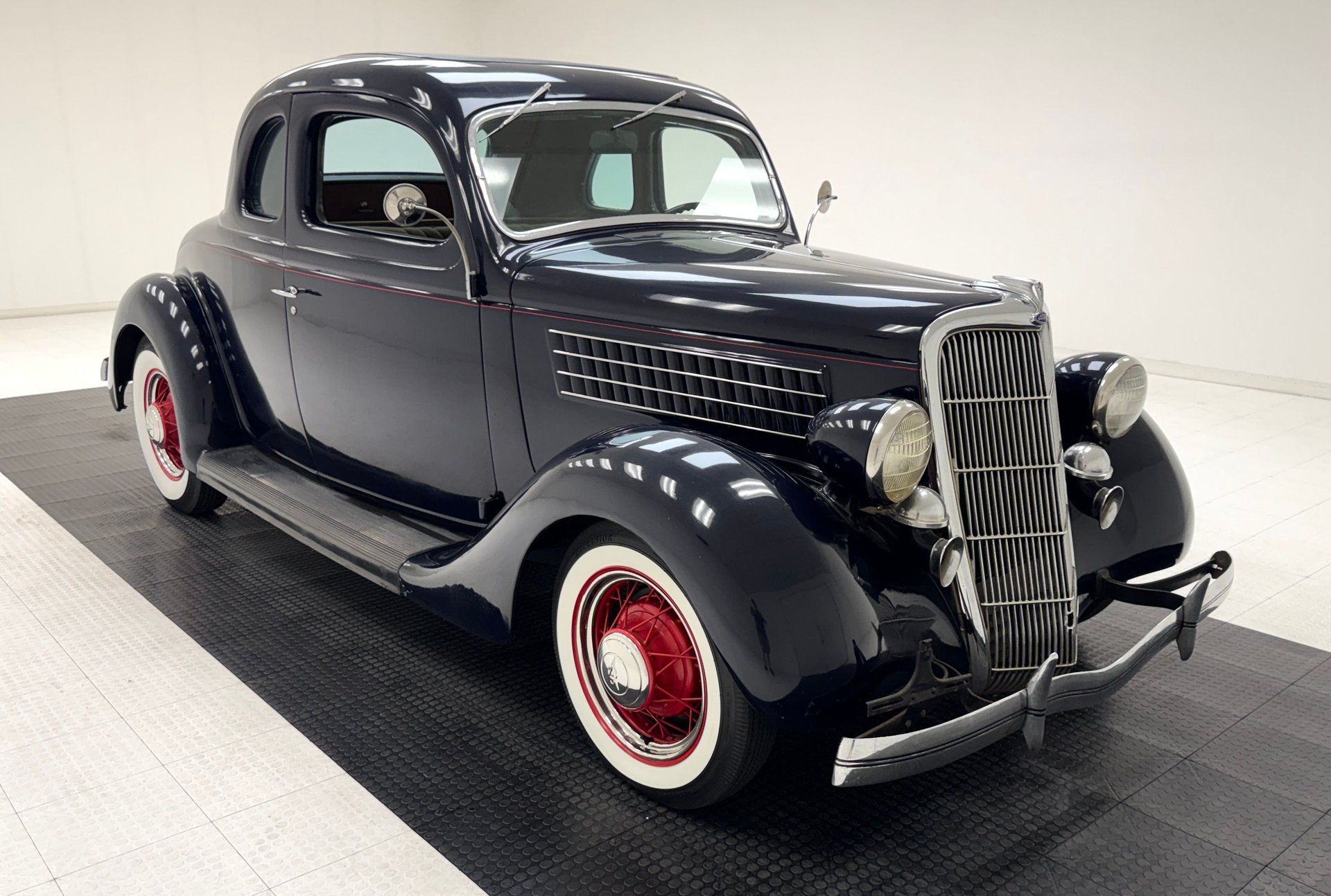 1935 Ford Model 48 V8 Series 5 Window Coupe, foto 7