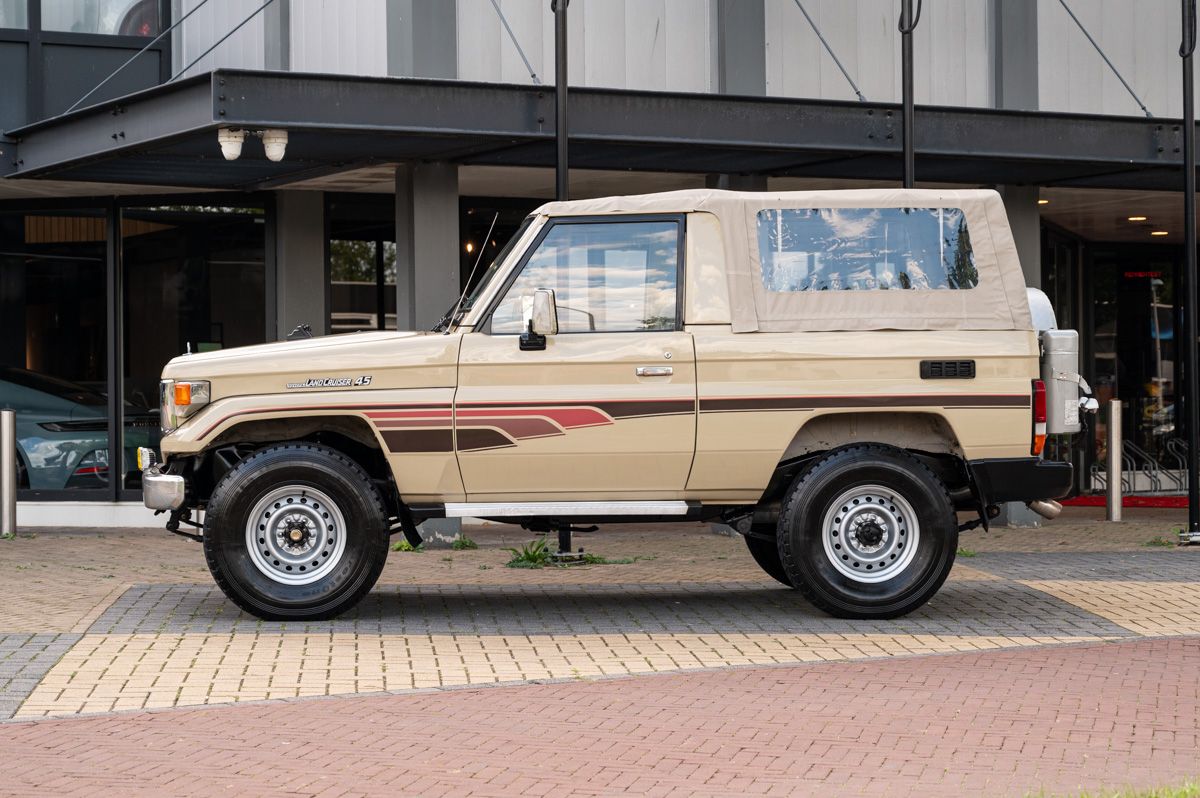 1994 Toyota Land Cruiser FZJ73, foto 2