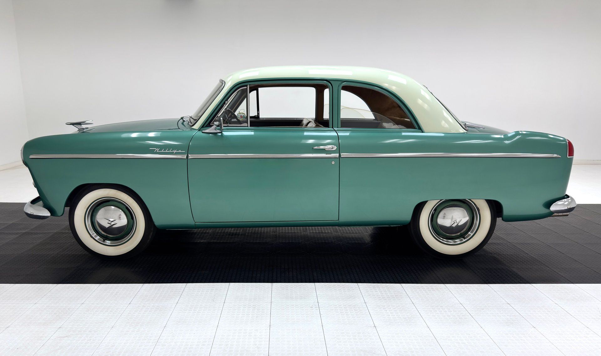 1953 Willys Aero Falcon 2 Door Sedan, foto 2