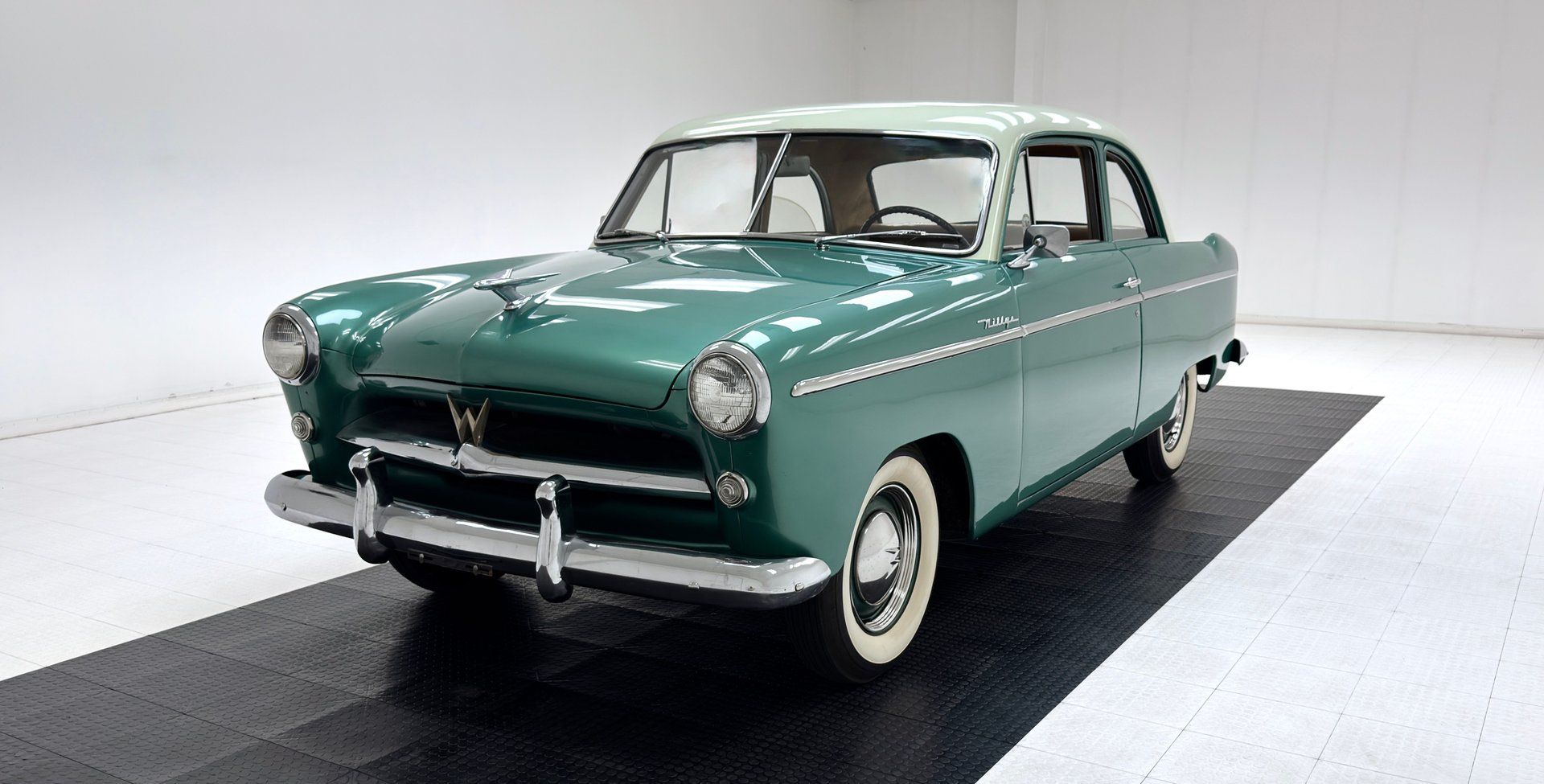 1953 Willys Aero Falcon 2 Door Sedan, foto 1