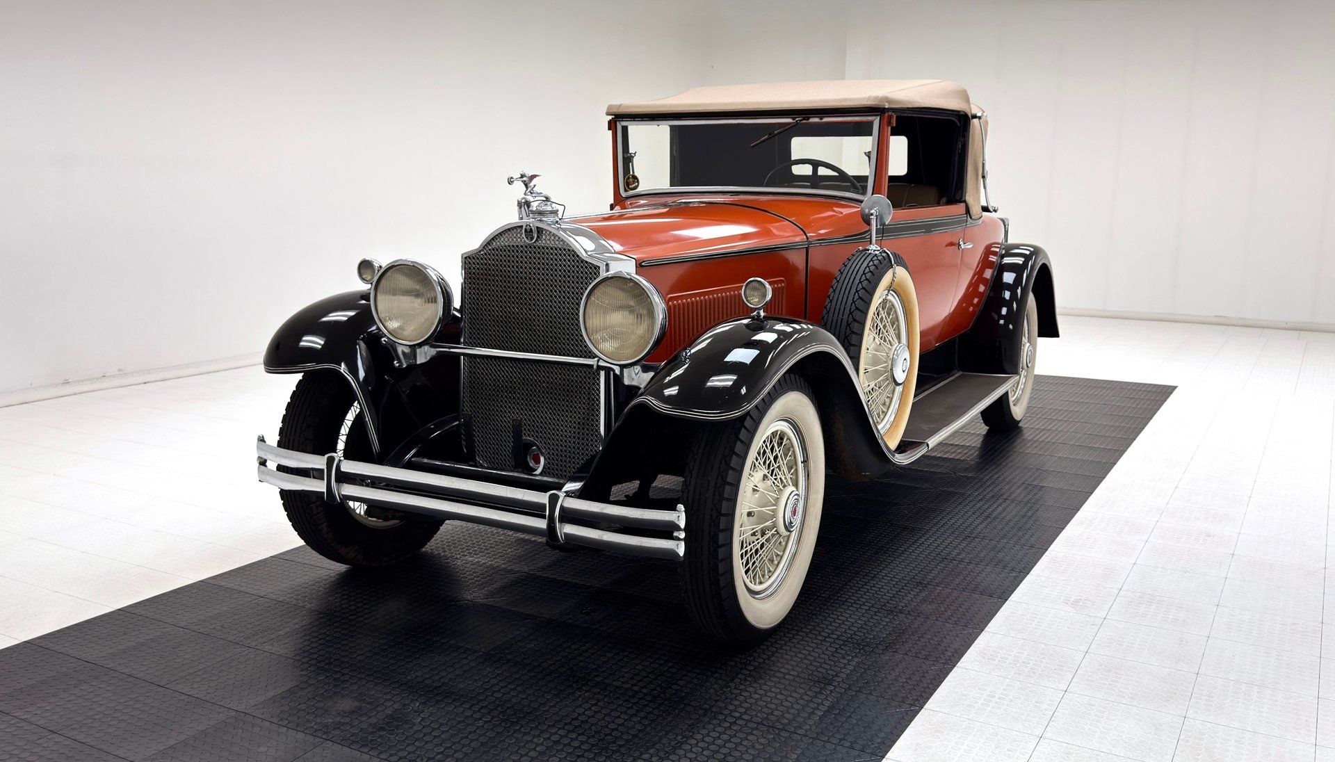 1930 Packard 733 Standard 8 Series Convertible Coupe, foto 1