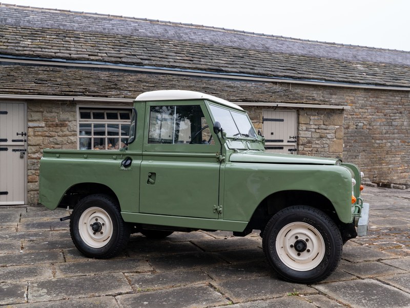 1970 Land Rover Series IIA 88" - Peter Rabbit 2 Movie Car, foto 2