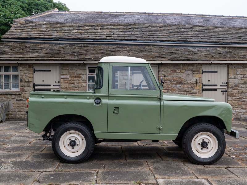 1970 Land Rover Series IIA 88" - Peter Rabbit 2 Movie Car, foto 3