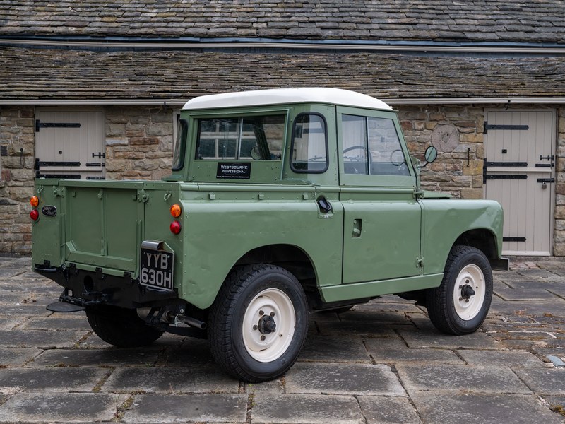 1970 Land Rover Series IIA 88" - Peter Rabbit 2 Movie Car, foto 4