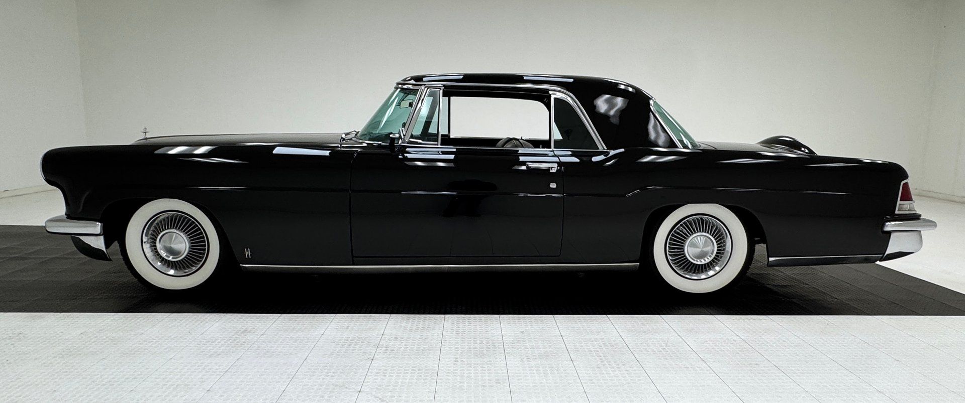1956 Continental Mark II 2 Door Sport Coupe, foto 2