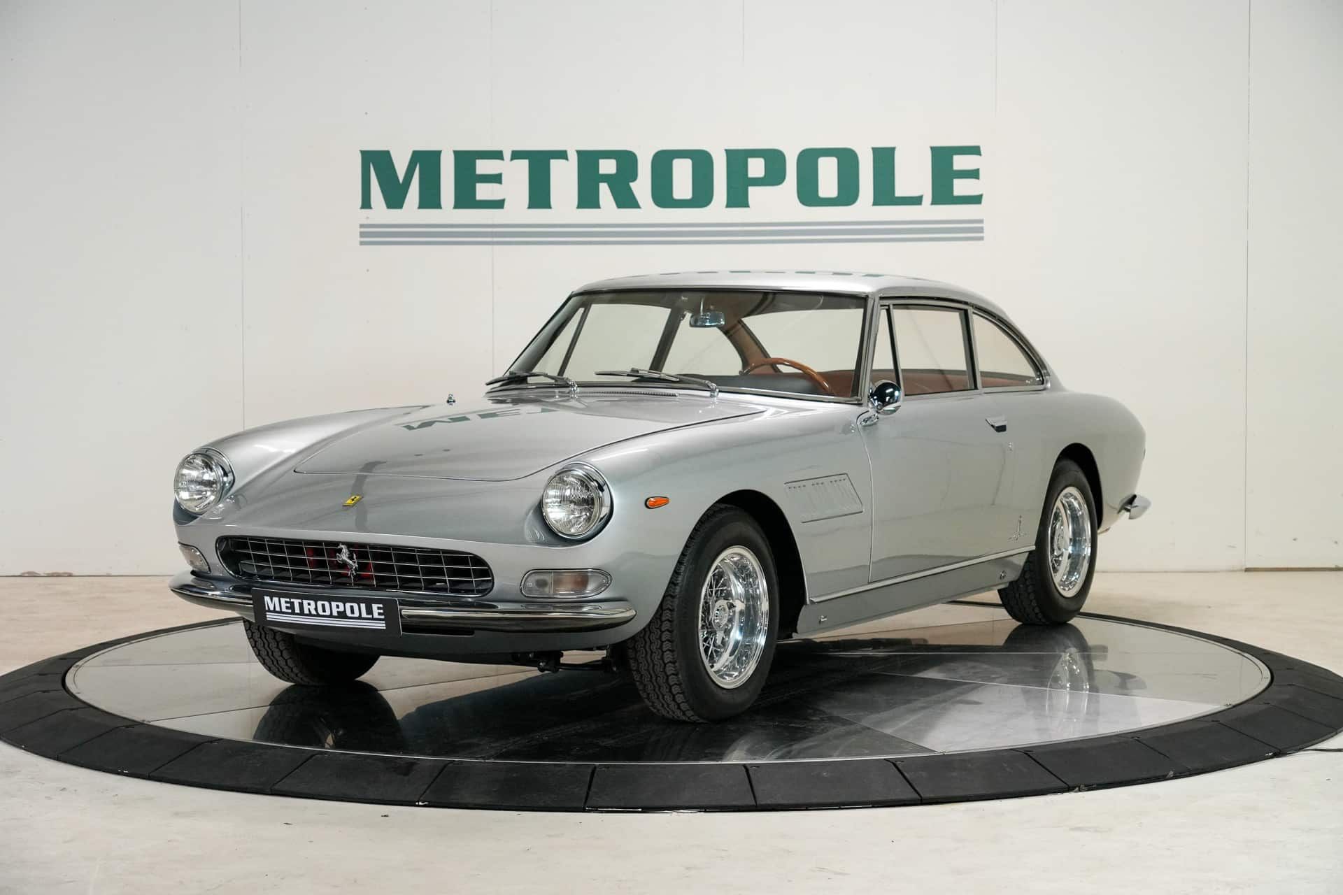 1965 Ferrari 330 GT 2+2 Series II, foto 1