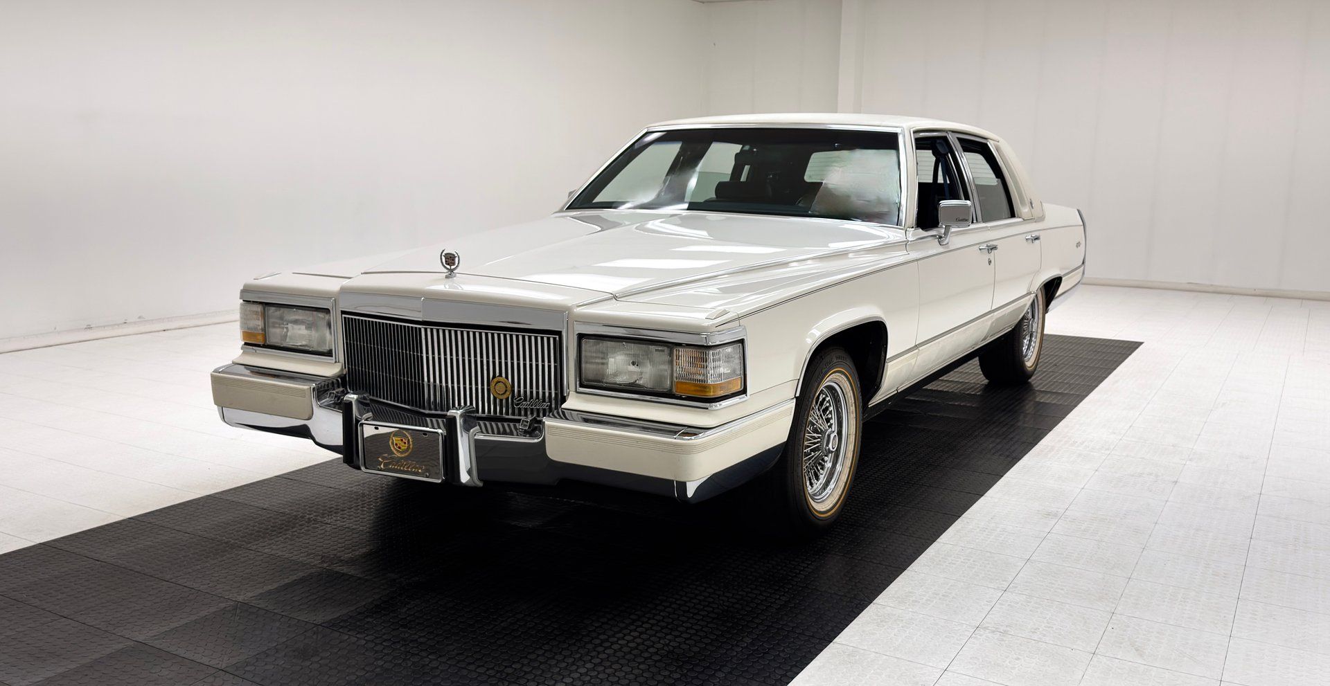 1992 Cadillac Brougham d'Elegance, foto 1