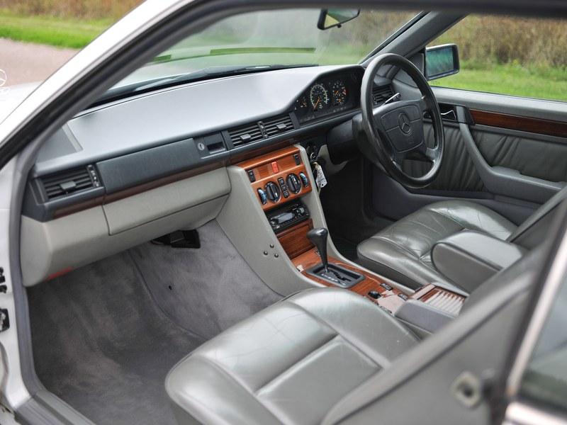 1993 Mercedes-Benz 220CE Pillarless Coupe W124, foto 4